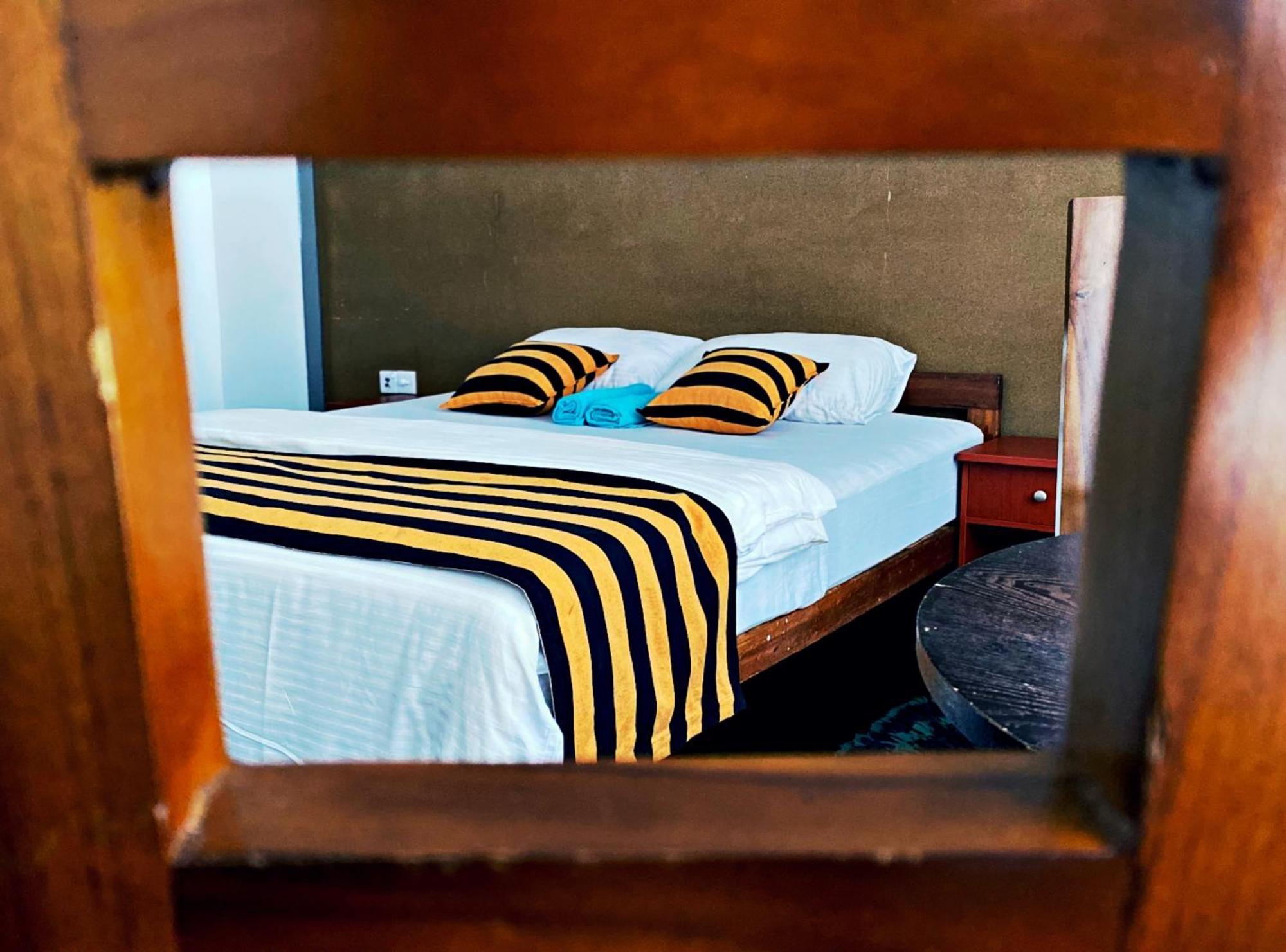 Monarch Ella Hotel Buitenkant foto